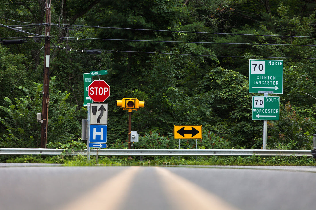 First‑Timer’s Guide to U.S. Driving Signs & Speed Limits